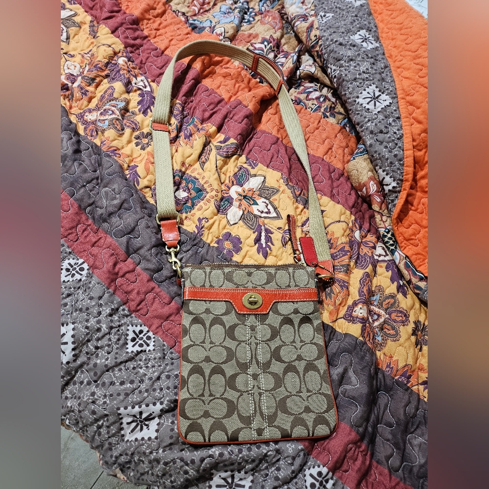 Coach Hampton Signature Swingpack Crossbody Bag 